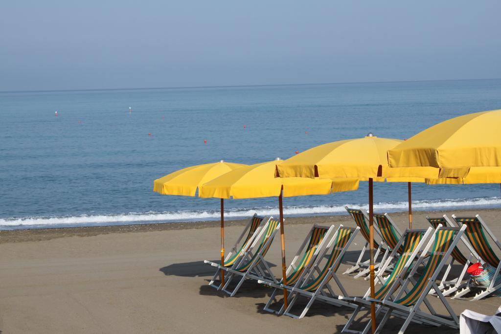 Camping Casa Di Caccia Marina Di Bibbona Esterno foto